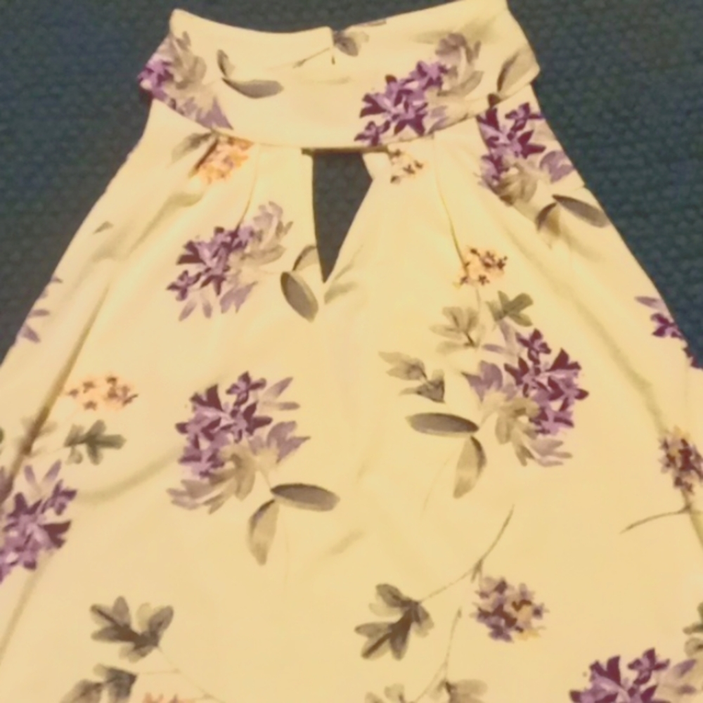 White House Black Market size Small floral sleeveless blouse. Never worn out.